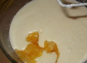 Add honey to the dough and mix again. Place the bowl in a water bath. Heat while stirring until the volume doubles.