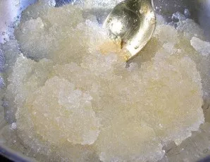 Pour the gelatin with half a glass of cold water and let it swell for 35-40 minutes