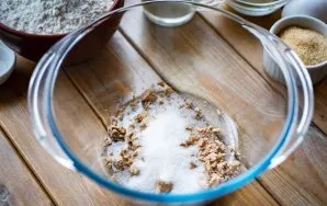 Rub the yeast into a large bowl with your fingers and put 1 tablespoon of sugar in it.