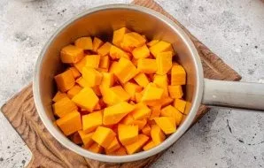 Peel the pumpkin and cut into small cubes, put in a saucepan.