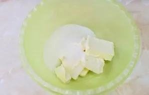 Cut the soft butter into a bowl and add sugar. Crush butter and sugar.