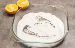 In order for the hen to cook evenly and come out crispy and juicy, choose an oven container with high edges, slightly larger than the hen...