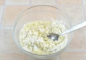 Now you can add about 150 milliliters of boiling water and mix well.