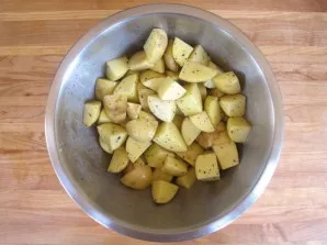 Peel the potatoes, chop and rub with oil, salt, pepper and sprinkle with dry rosemary.
