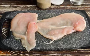 Rinse the meat and cut it like a chop.