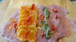 Carefully cut the dried apricots in half and put on the fillet. Add, for example, a little salt, hot pepper, your favorite spices or herbs.