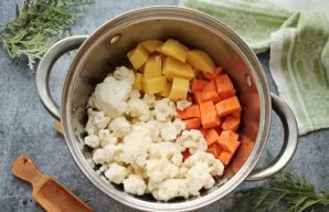 Cut the potatoes and sweet potatoes into medium cubes and put in a thick-bottomed saucepan. Divide the cauliflower into inflorescences an...
