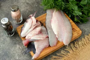 Peel off the sea perch, carefully remove the insides, trying not to crush the bile, cut out the gills. Wash the carcass under running wat...