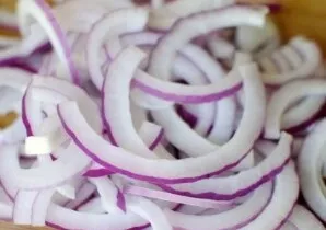 Finely chop the red onion.