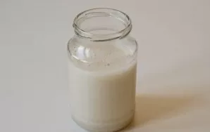 Pour oatmeal with clean boiled water. Leave for 8 hours.