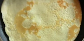 Pour the dough with a scoop into a well-heated pan and spread. Turn the pancake over when it is browned. Grease pancakes with soft butter.