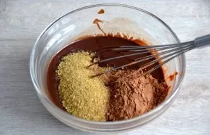 Add sugar and cocoa powder to melted chocolate with butter, mix until smooth.