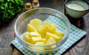 Then put the potatoes in a bowl suitable for the microwave.