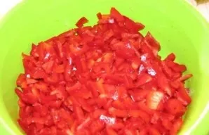 Wash the peppers and remove the core. Then cut the peppers into small cubes or strips as you like.