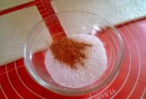 Mix cinnamon and sugar, melt the butter.