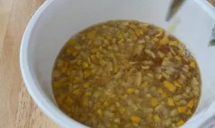 Prepare a lemon. Grate it and add it to pumpkin juice. Put honey. Bring to a boil, boil for 2-3 minutes.