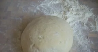 Drain the potatoes and mash with a blender. Then add sifted flour, semolina, salt to the potatoes, add an egg. Knead the homogeneous dough.