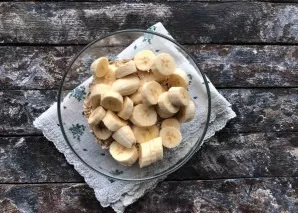 Add the sliced banana.