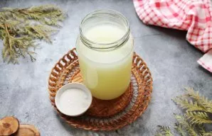 Pour warm whey into the jar, add sugar and stir until dissolved.