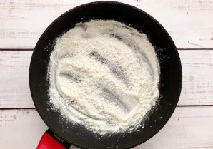 Fry the flour over medium heat for 3-4 minutes.