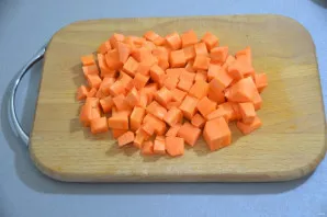 Cut the carrots into cubes.