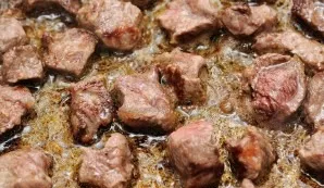 Cut the beef into cubes. Fry the meat in oil in a pan until golden brown on all sides.