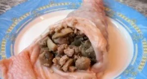 Put the pan on the fire and add refined oil. We wash the mushrooms and cut them into small pieces, peel the onion and cut it into cubes. ...