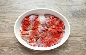 Sprinkle paprika over the fillet, stir to coat the whole turkey with spices and leave to marinate for one hour.