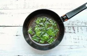 Wash the spinach, dry it and tear it with your hands. In a pan over medium heat, heat the butter, add spinach and heat for 1-2 minutes, c...
