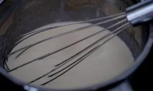 As soon as the consistency of the sauce becomes thicker, add a little boiled water.