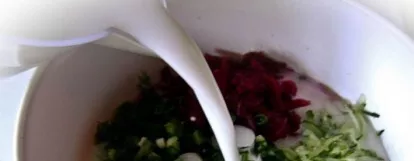 Fill with kefir and add spices.