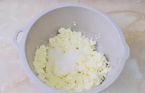 Add salt and sugar. Crush with a fork.