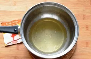 Prepare agar (12 grams) according to the instructions on the package, add 100 ml of water.