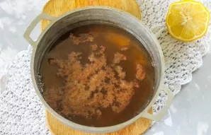 Wash the apples, cut them into quarters and cut the seeds out of them. Then rinse again with water, cut into medium-sized cubes, but not ...