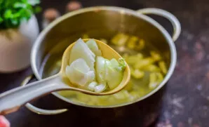 Peel and wash the onion, cut into cubes or quarter rings. Next, add the onion to the potatoes.