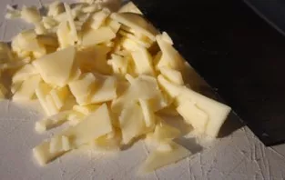 Cut the cheese into small pieces.