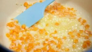 While stirring, fry in butter for 3-5 minutes.