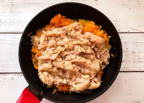 Add minced meat with vegetables and bake for 10-12 minutes.