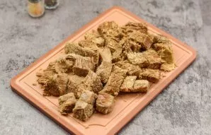 Remove the beef from the broth, chop and put it in a saucepan again. If you use more wings, you can leave them whole, you can also disass...