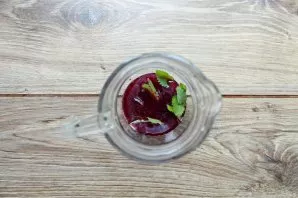 Pour the syrup into the jug.