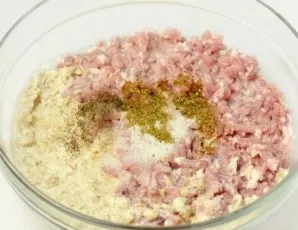 Preparation of minced meat: grind the meat, baguette and onion through a meat grinder. Add salt, pepper and any spices, pour in the milk ...