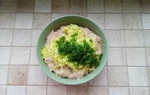 Wash the zucchini, peel and grate. Squeeze the juice well and put the zucchini in a bowl with minced meat. Wash the parsley or dill, chop...