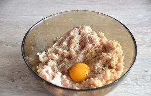 Beat the egg into the ground chicken, add salt and pepper. Mix it up.