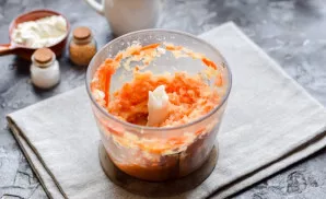 Grind all ingredients in a bowl of a kitchen blender.