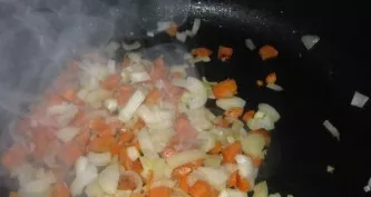 Peel onions and carrots. Chop the onion with a knife, and grate the carrot. In a separate pan in a small amount of refined sunflower oil,...