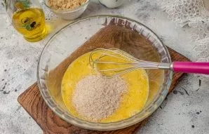 Add psyllium, stir and leave for 10 minutes to swell.