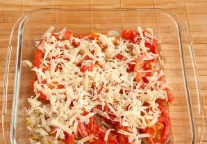 Put onions in a baking dish and tomatoes on top. Sprinkle with grated cheese.