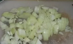 Finely chop the onion.