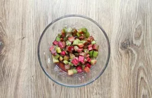 Leave it for 20 minutes. Pour out the resulting juice, we don't need it.