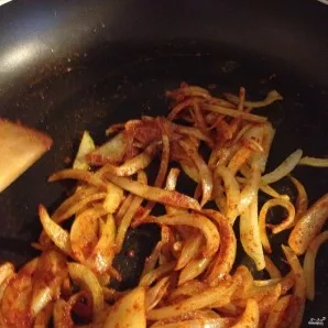 Add the paprika, stir and set aside the pan.